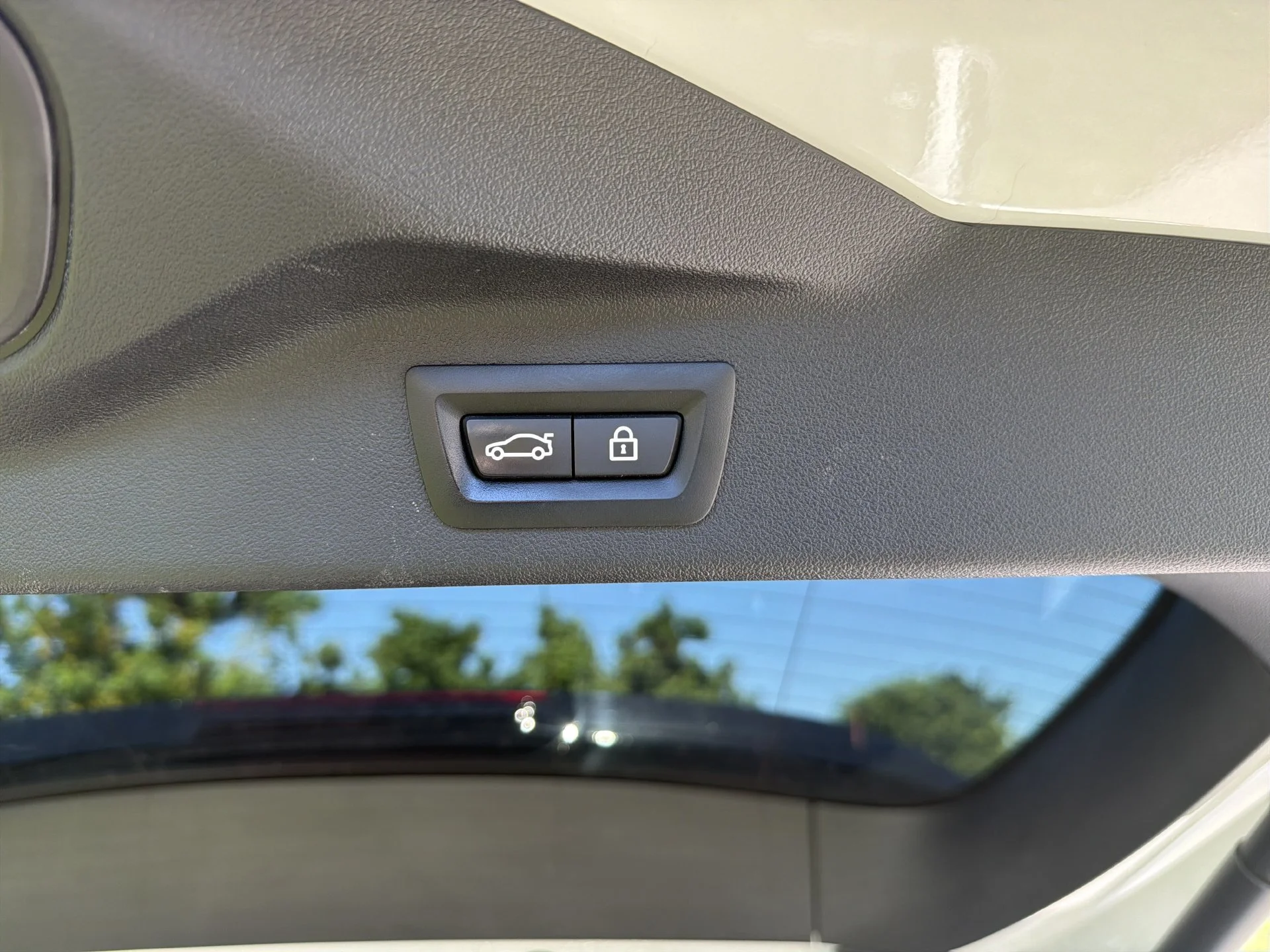 Used 2021 White BMW ALPINA XB7 image 13