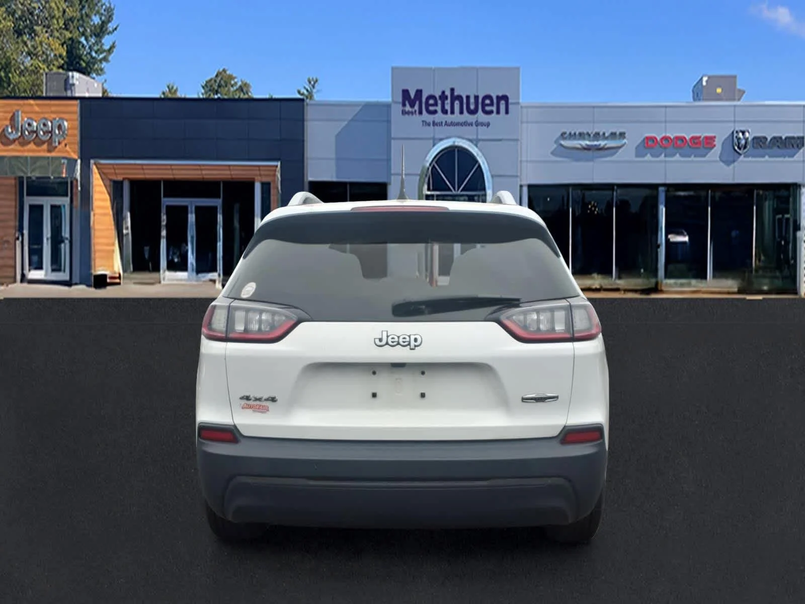 Used 2019 Bright White Clearcoat Jeep Latitude Plus image 4