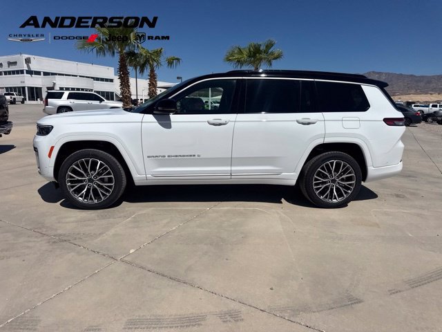 New 2027 Bright White Clear-Coat Paint Jeep Summit image 2