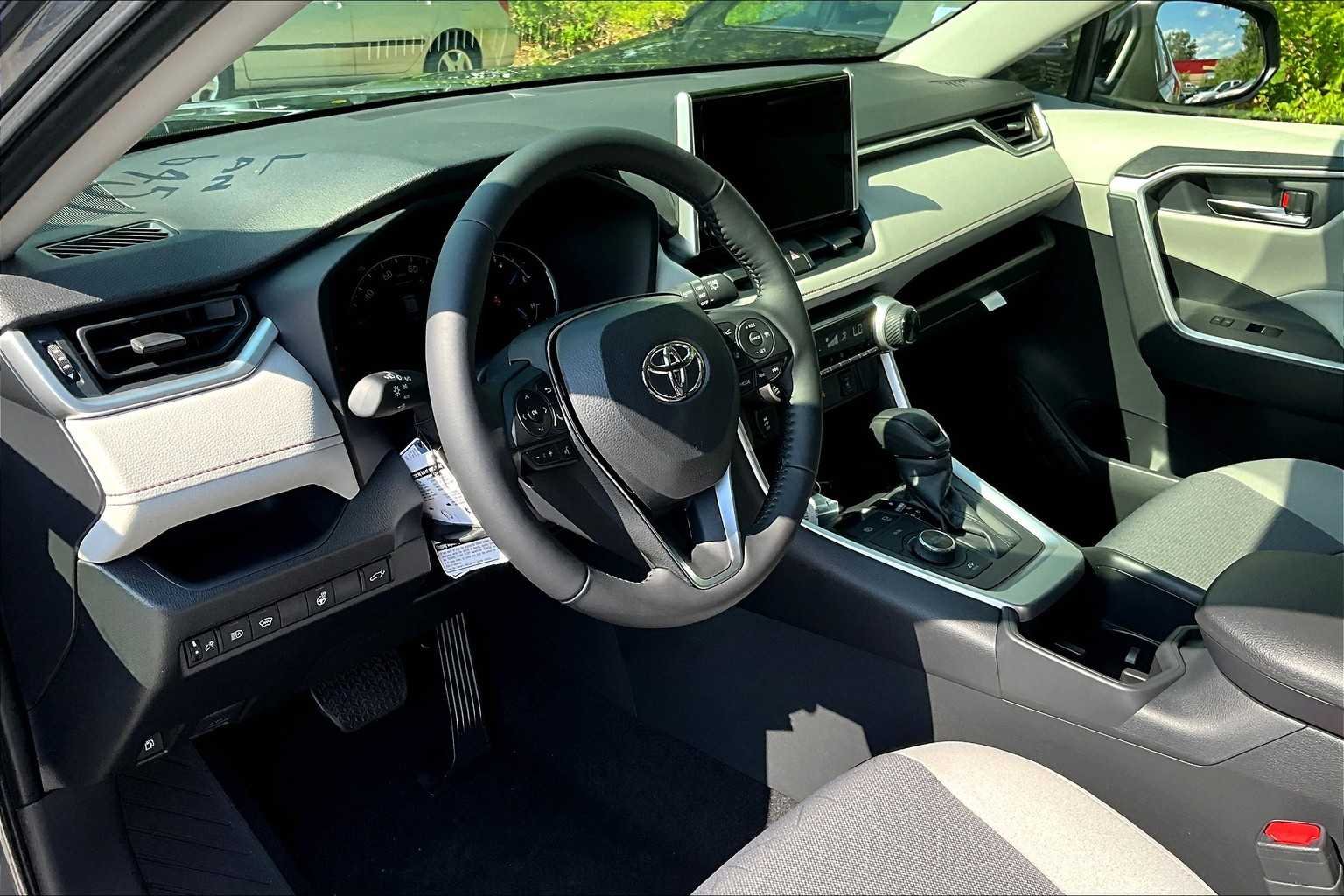 Used 2025 Magnetic Gray Metallic Toyota Hybrid XLE image 8