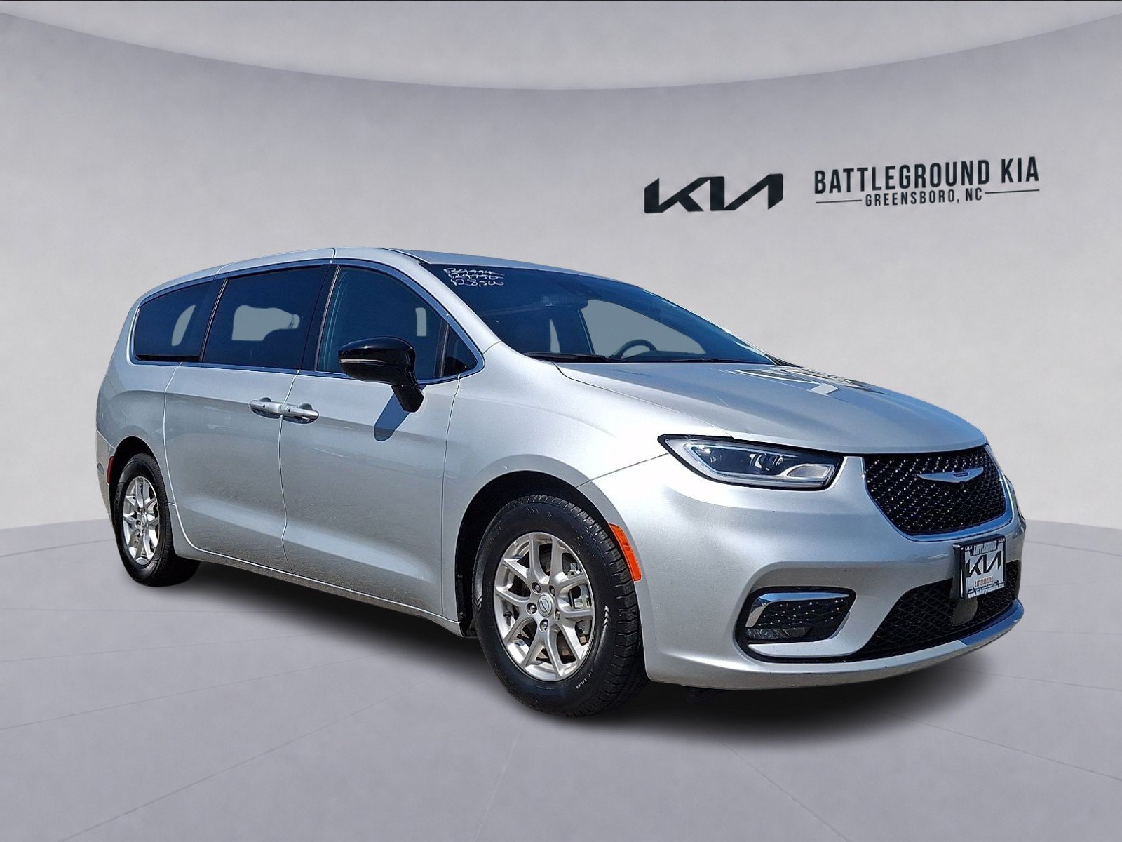 2026 Chrysler Pacifica Select