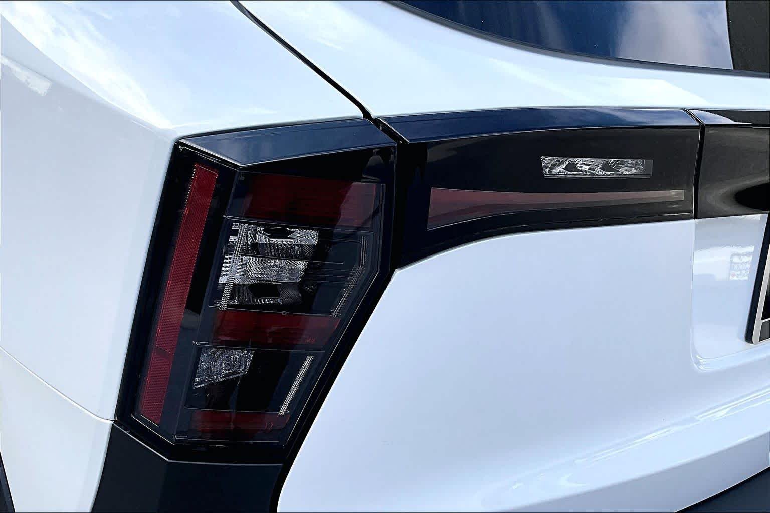 New 2026 Aspen White TriCoat / Super Black Two-tone Nissan SR image 12