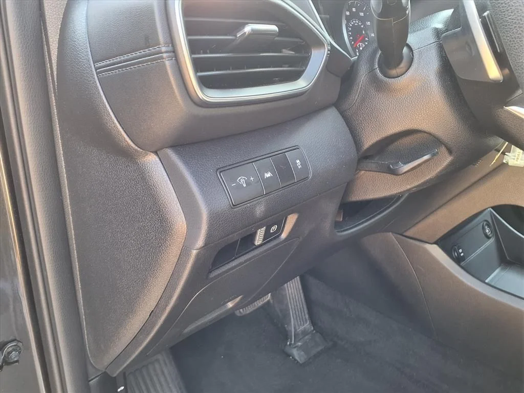 Used 2023 Gray Hyundai SE image 7