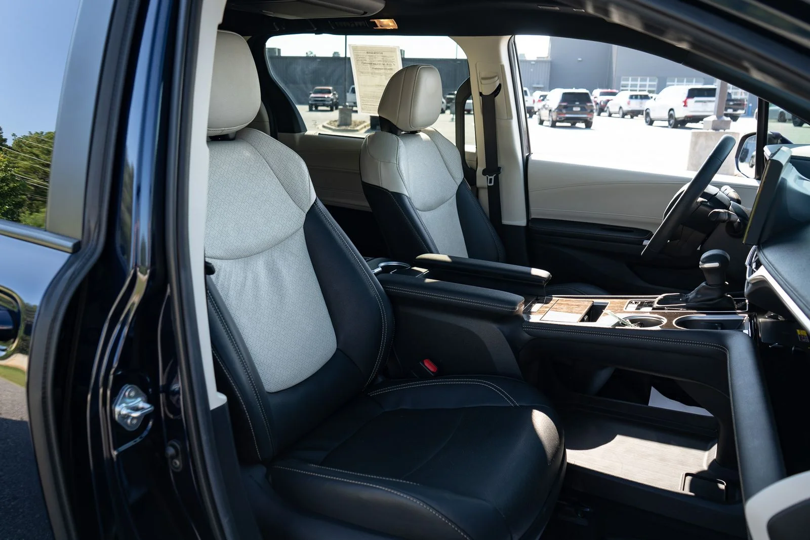 Used 2025  Toyota Platinum image 23