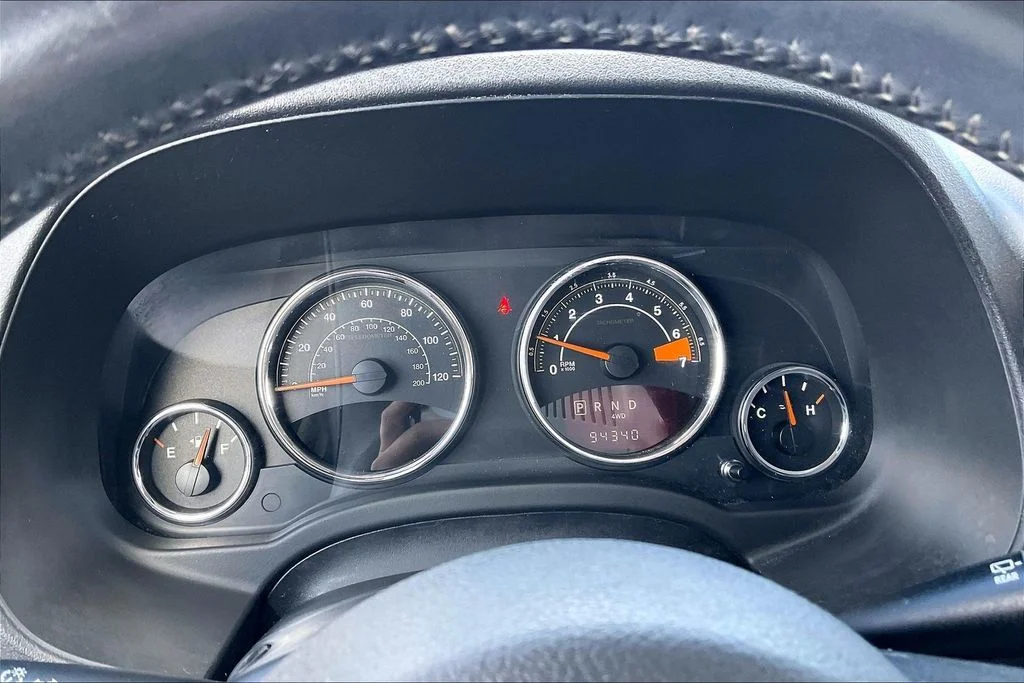 Used 2016 White Jeep Latitude image 19