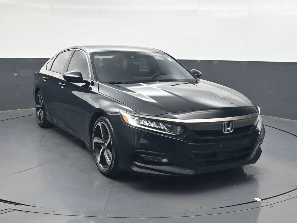 Used 2018  Honda Sport image 2