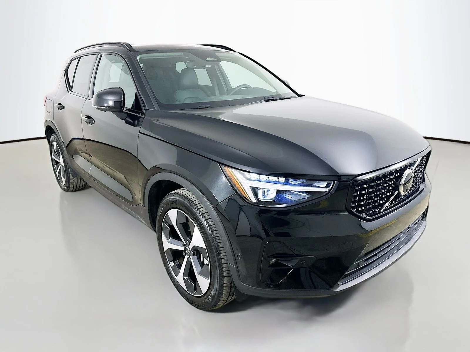 Used 2026  Volvo  image 3