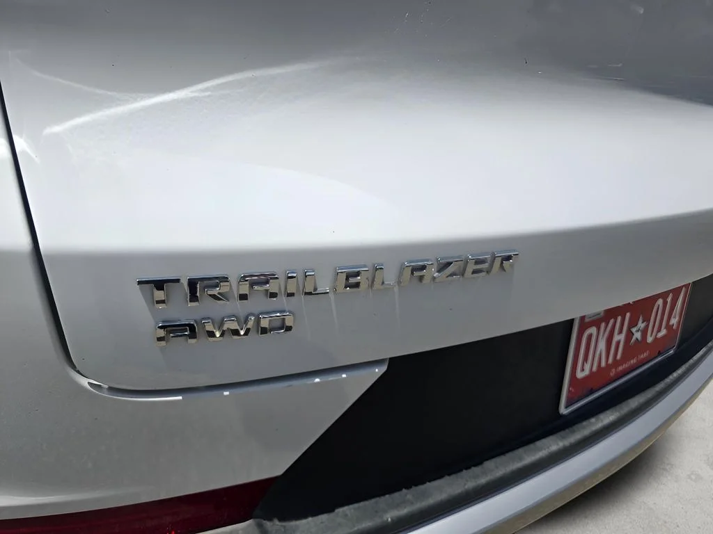 Used 2025 Summit White Chevrolet LT image 20