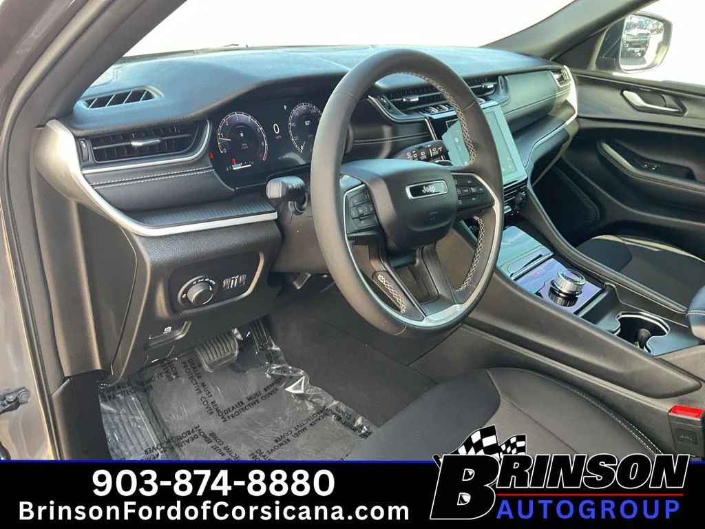 Used 2024 Baltic Gray Metallic Clearcoat Jeep Laredo X image 28