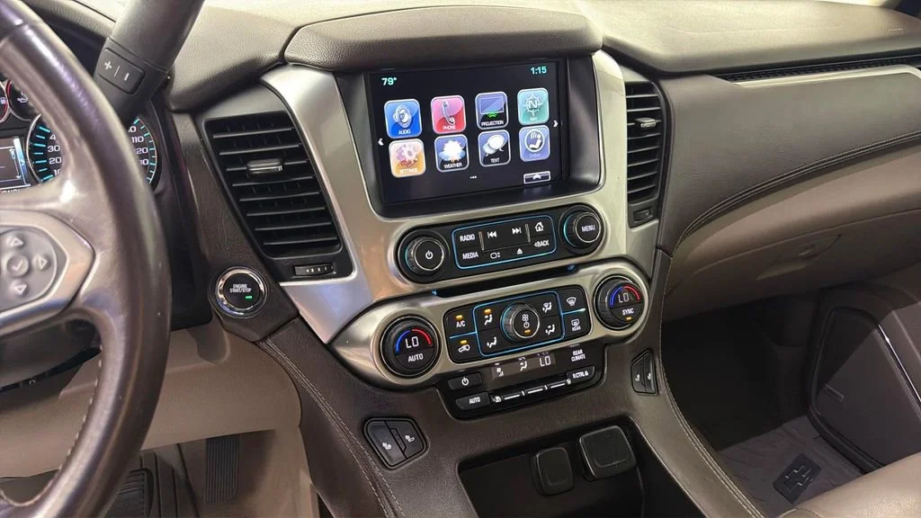 Used 2019 IRIDESCENT PEARL TRICOAT Chevrolet LT image 24