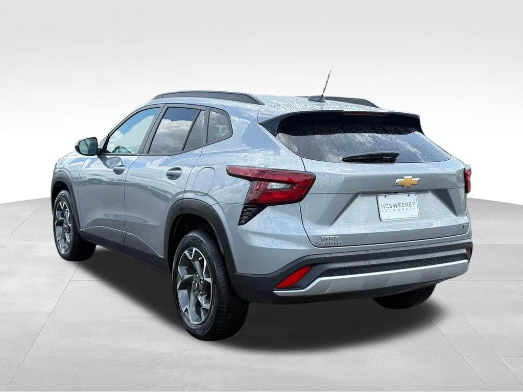 Used 2025 Gray Chevrolet LT image 3