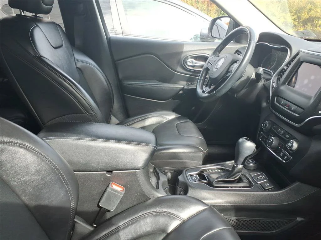 Used 2021 Blue Jeep Latitude Plus image 5