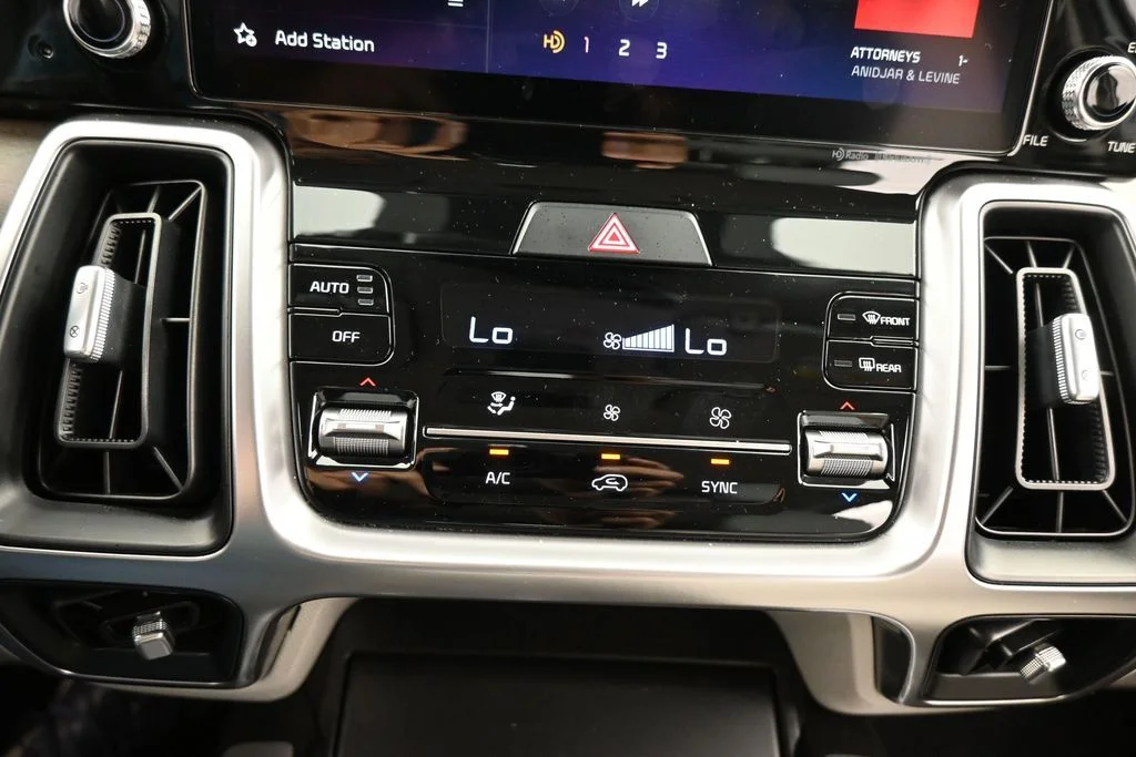 Used 2023 Glacial White Pearl Kia EX image 26