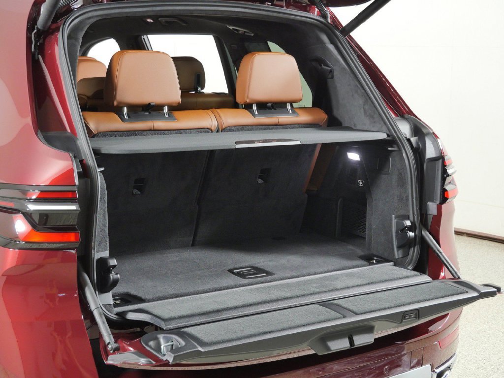 Used 2027 Red BMW xDrive40i image 32