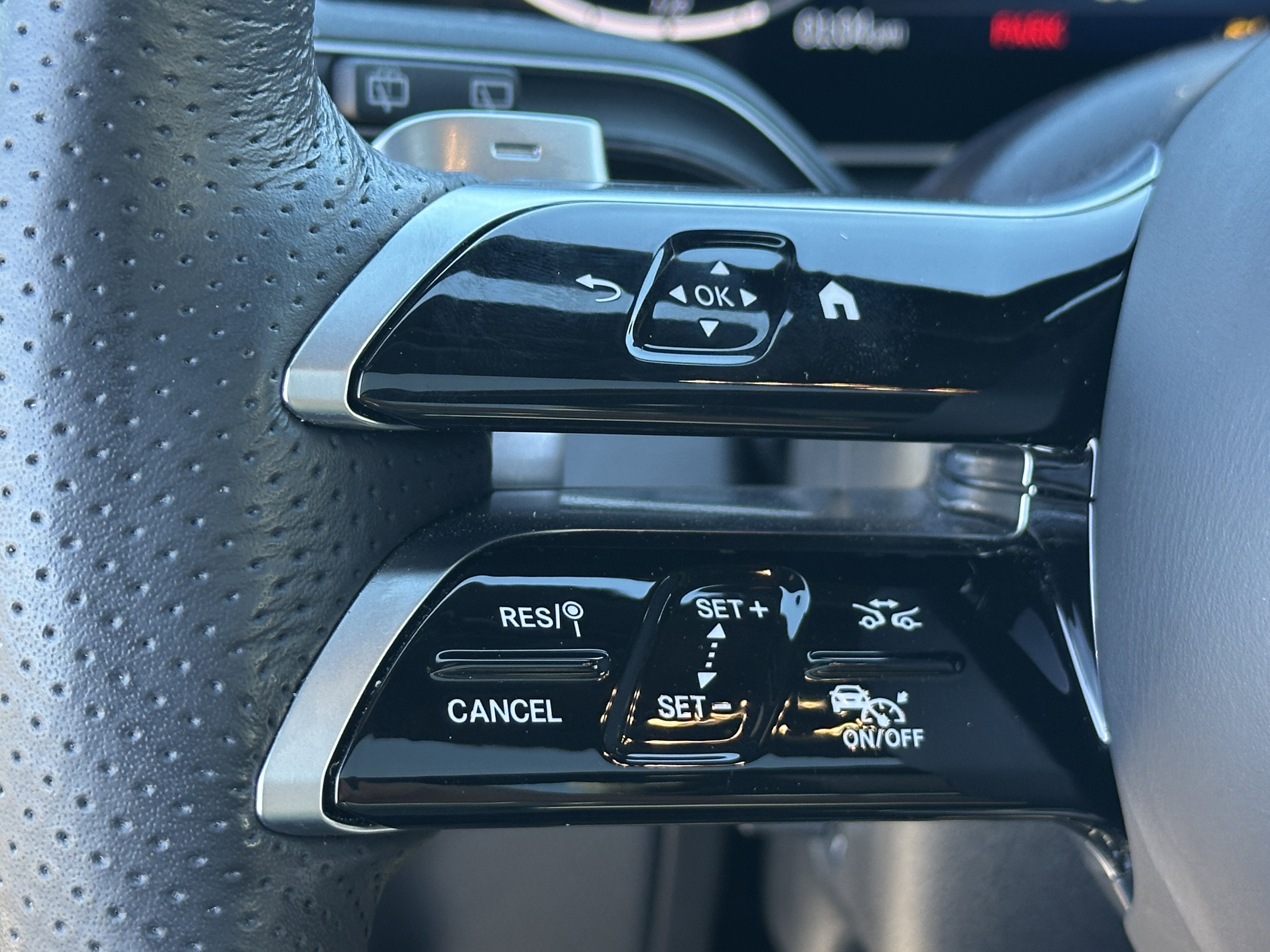 Certified Used 2025 Black Mercedes-Benz GLS 450 image 28