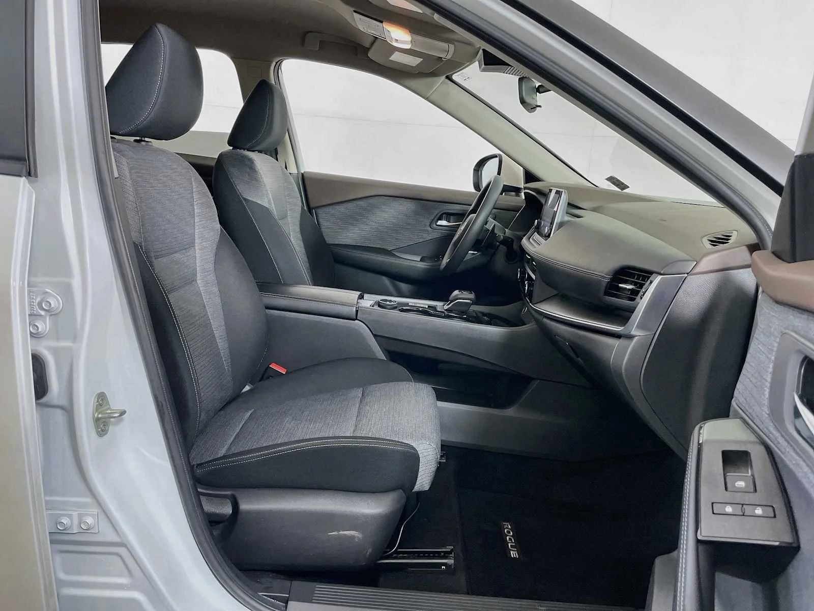 Certified Used 2023 Pearl White Tricoat Nissan SV image 25