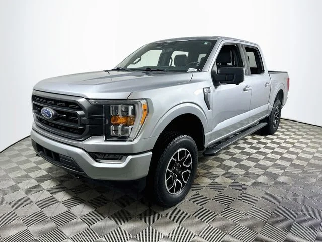 Used 2022 Silver Ford XLT image 7