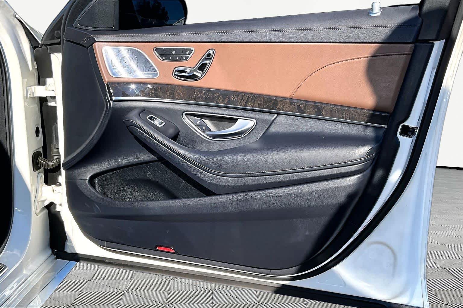 Used 2017 designo Diamond White Metallic Mercedes-Benz S 550 image 23