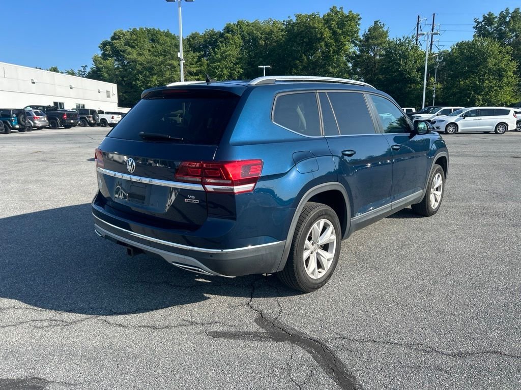Used 2018 Blue Volkswagen SEL image 6