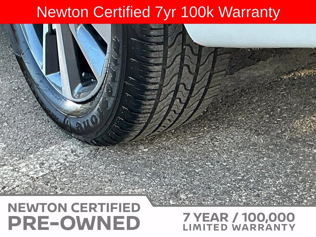 Used 2023 White Nissan 1.6 SV image 40