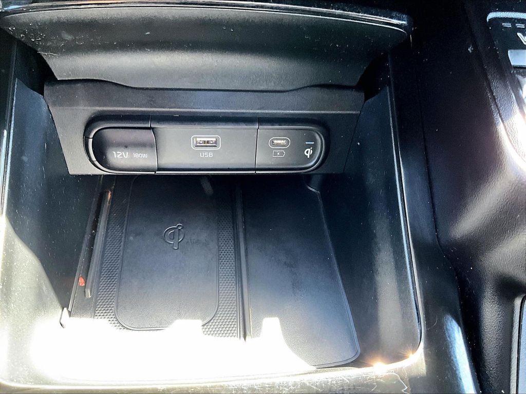 Used 2024 White Kia S image 27