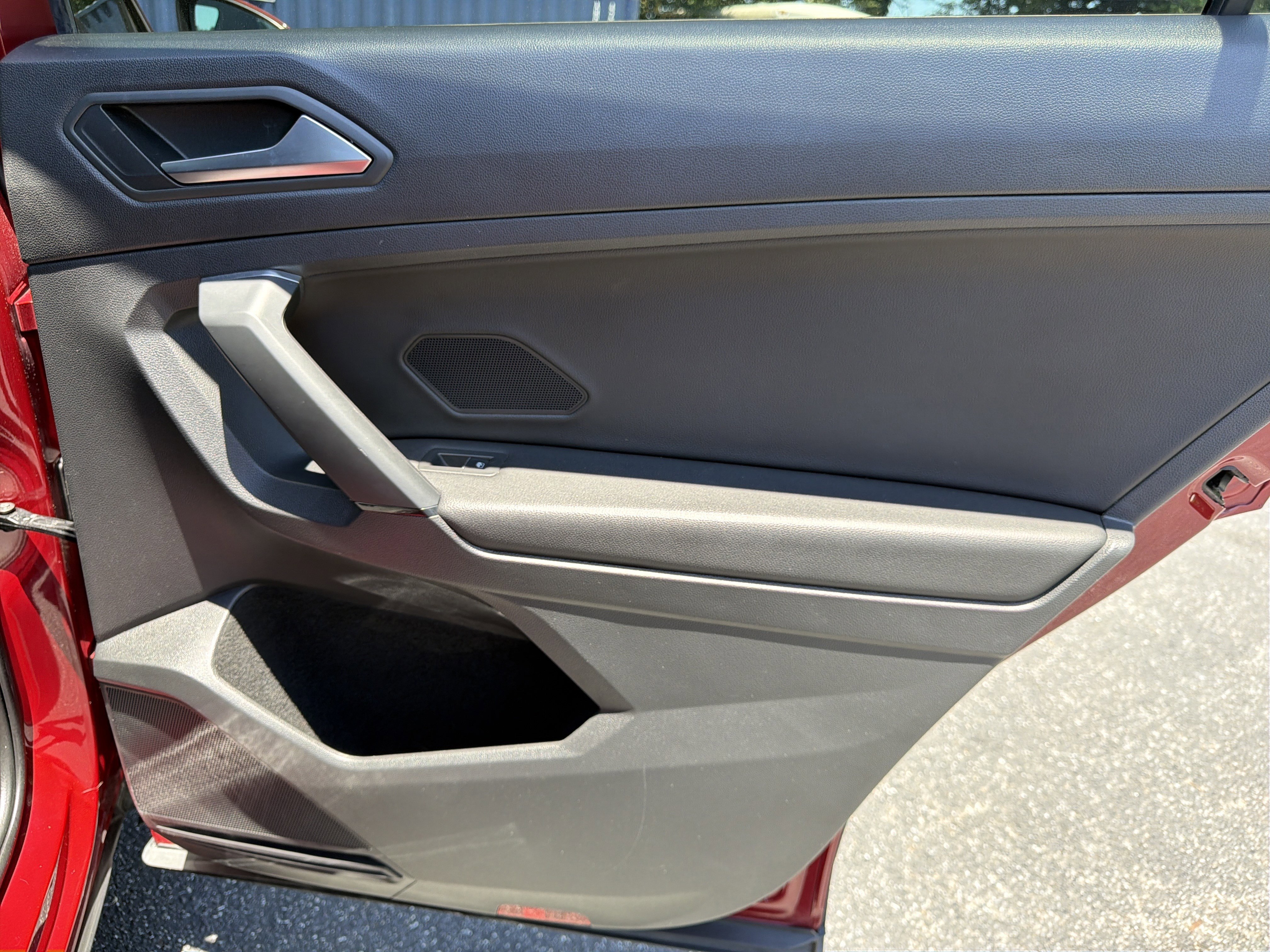 Used 2019  Volkswagen SE image 17