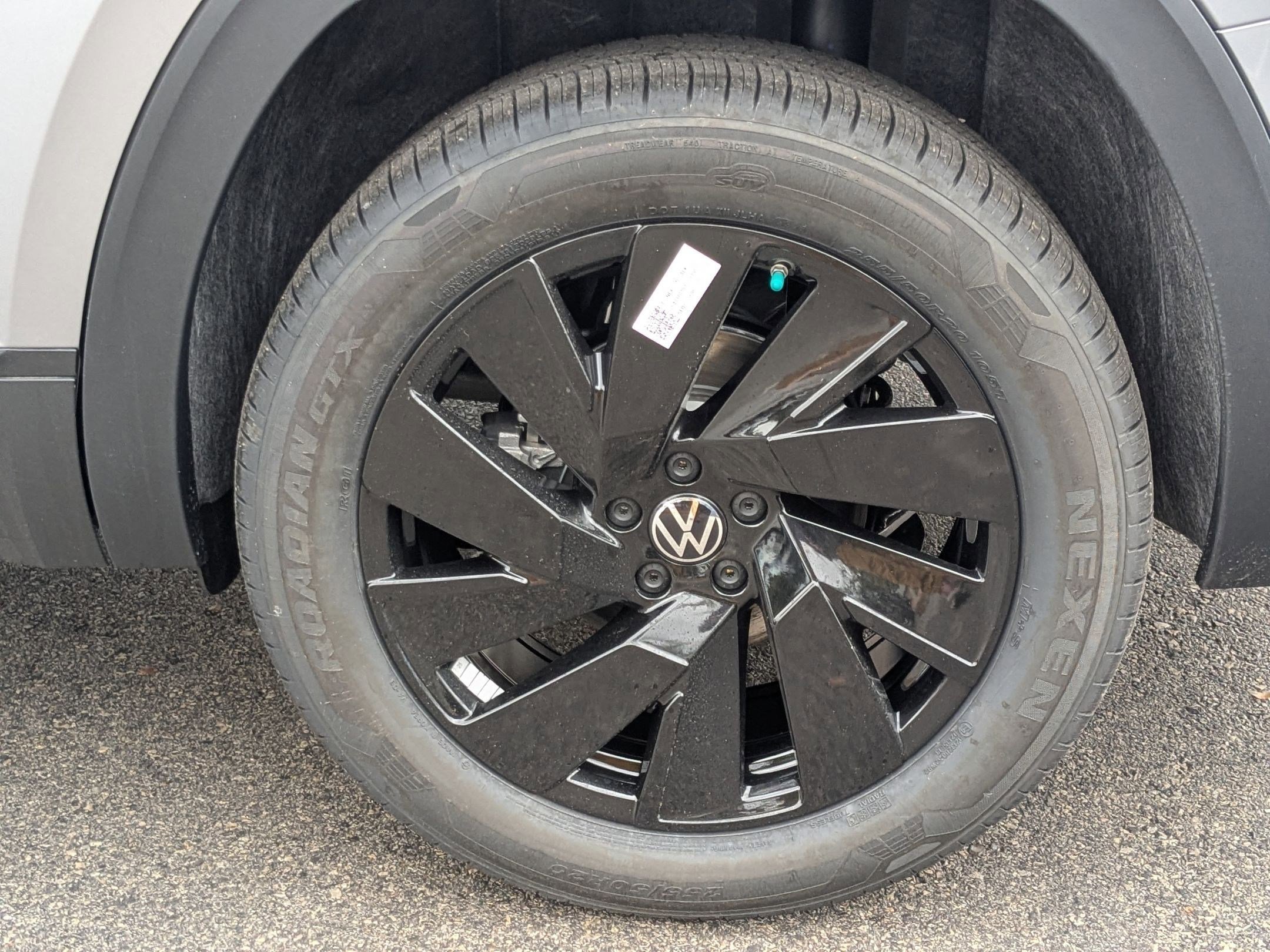 New 2026 Silver Mist Metallic Volkswagen 2.0T SE w/Technology image 20