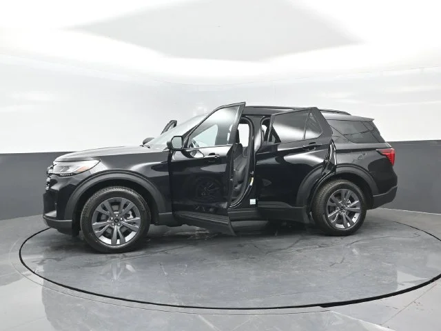 New 2027 Agate Black Metallic Ford Active image 30