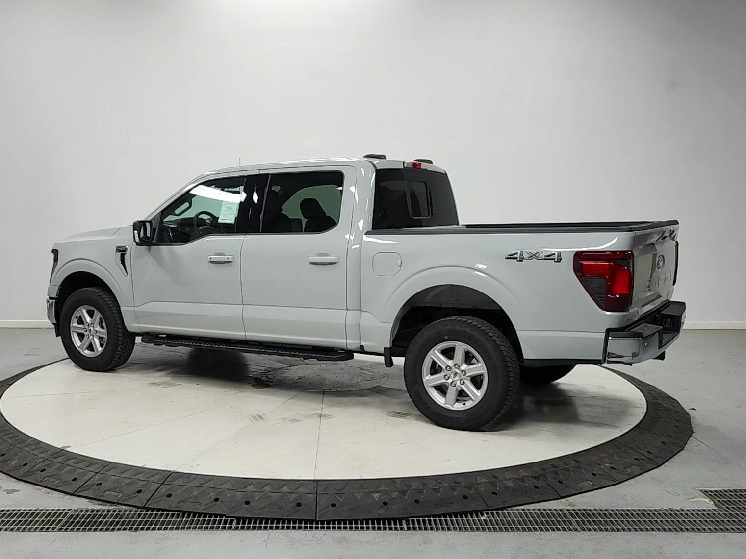 New 2026 White Ford XLT image 5