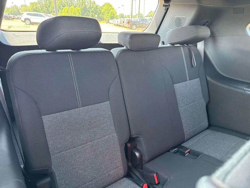 Used 2025 White GMC Elevation image 13