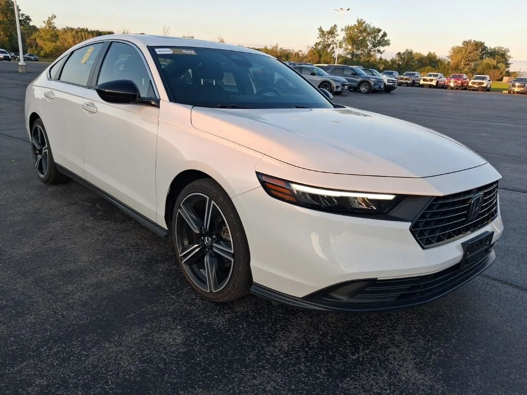 Used 2023  Honda Sport image 6