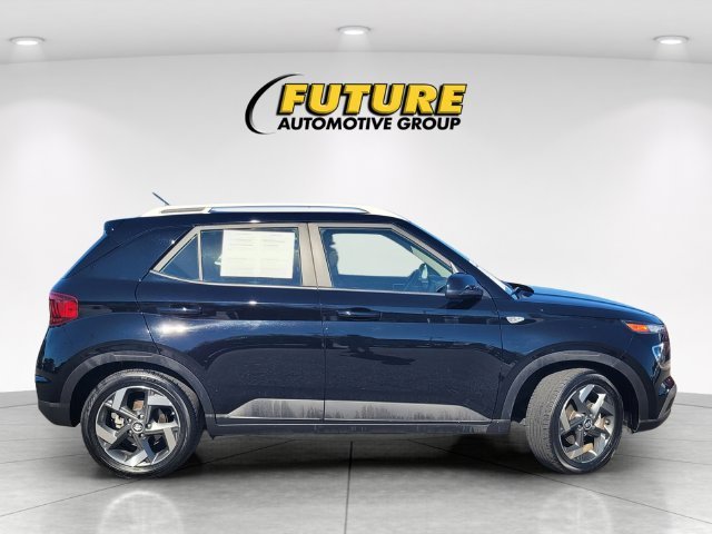 Used 2025 Black Hyundai SEL image 3