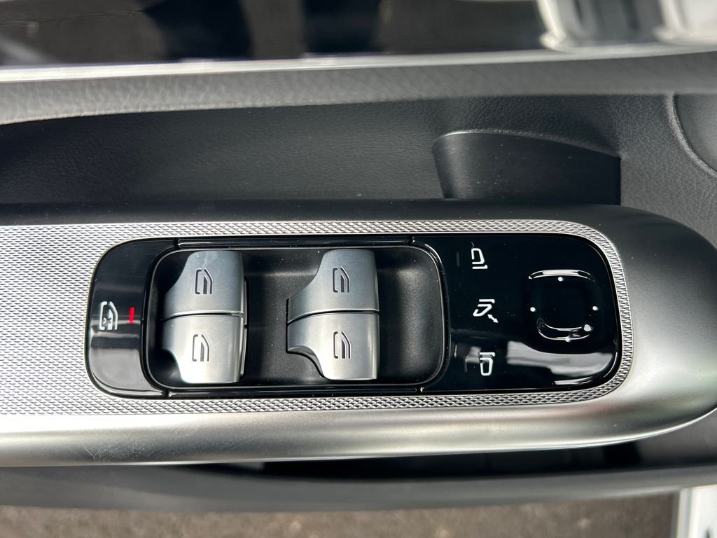 New 2026 Polar White Mercedes-Benz GLC 300 image 12