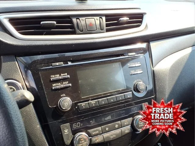Used 2016  Nissan SV image 10