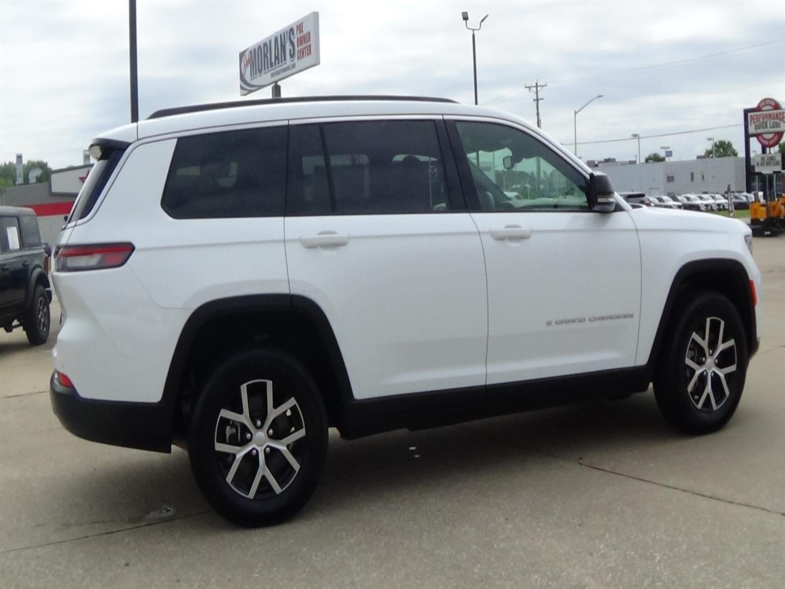 Certified Used 2025 Bright White Clear Coat (pw7) Jeep Limited image 5