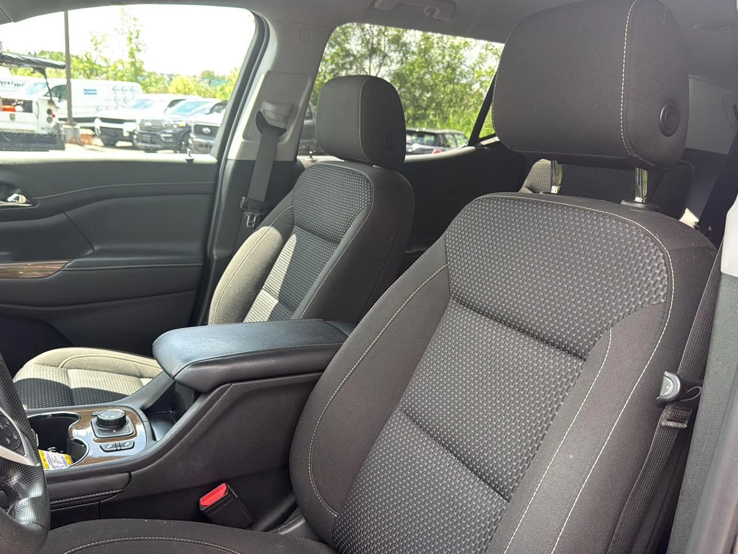 Used 2022 Ebony Twilight Metallic GMC SLE image 4