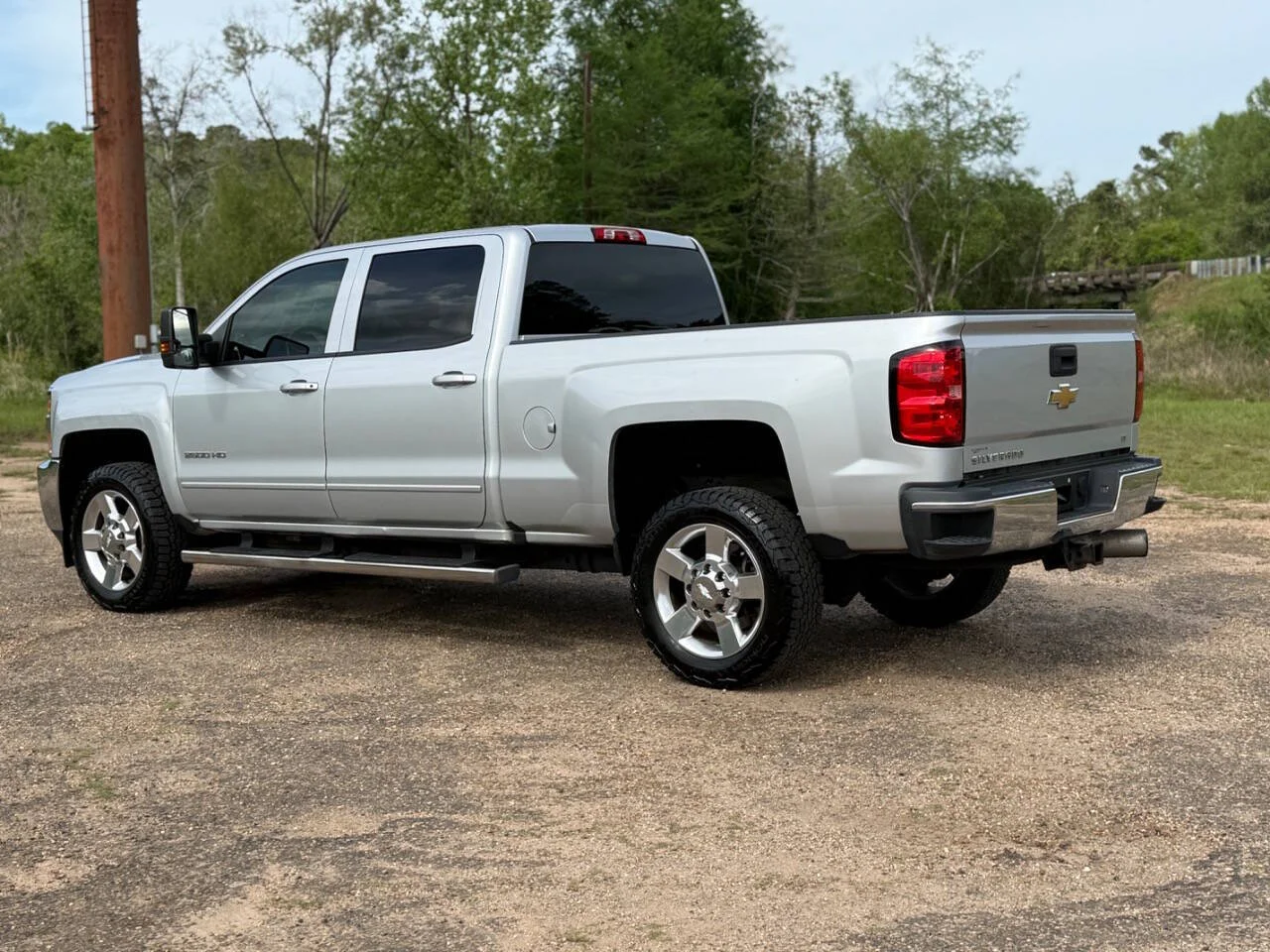Used 2016 Silver Chevrolet LT 4x2 4dr Crew Cab SB image 3