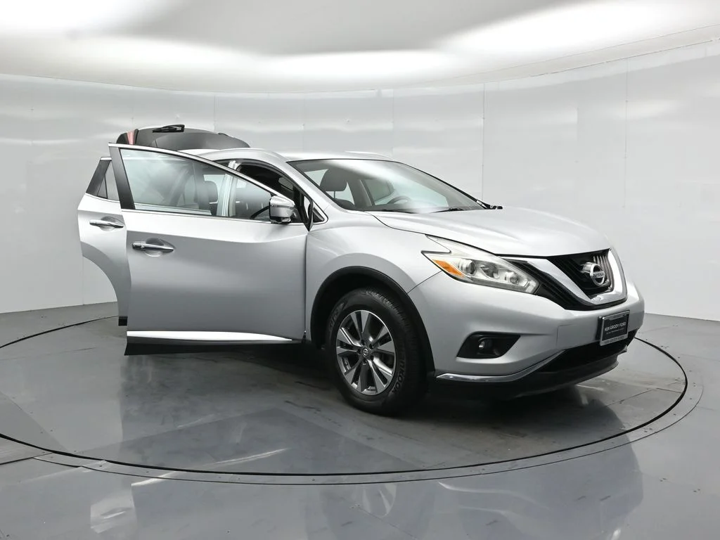 Used 2016 Silver Nissan SL image 28