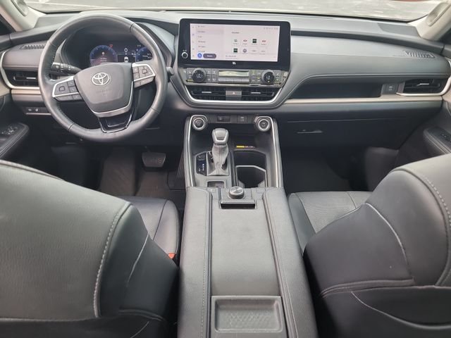 Used 2024 White Toyota Platinum image 15