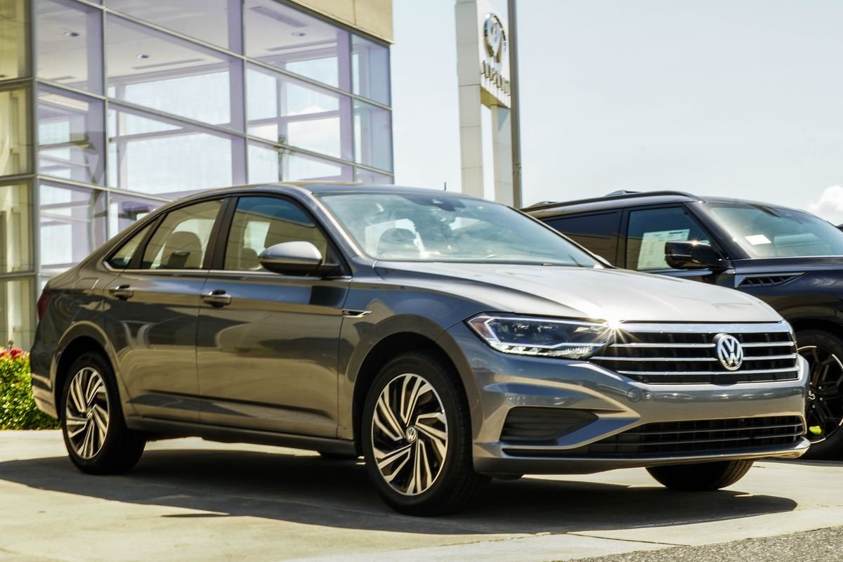Used 2020 Gray Volkswagen SEL image 4