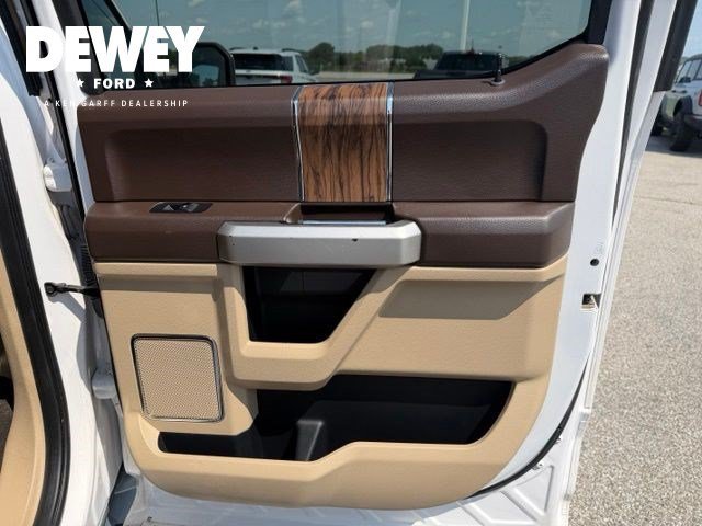 Used 2019 White Platinum Clearcoat Metallic Ford LARIAT image 23