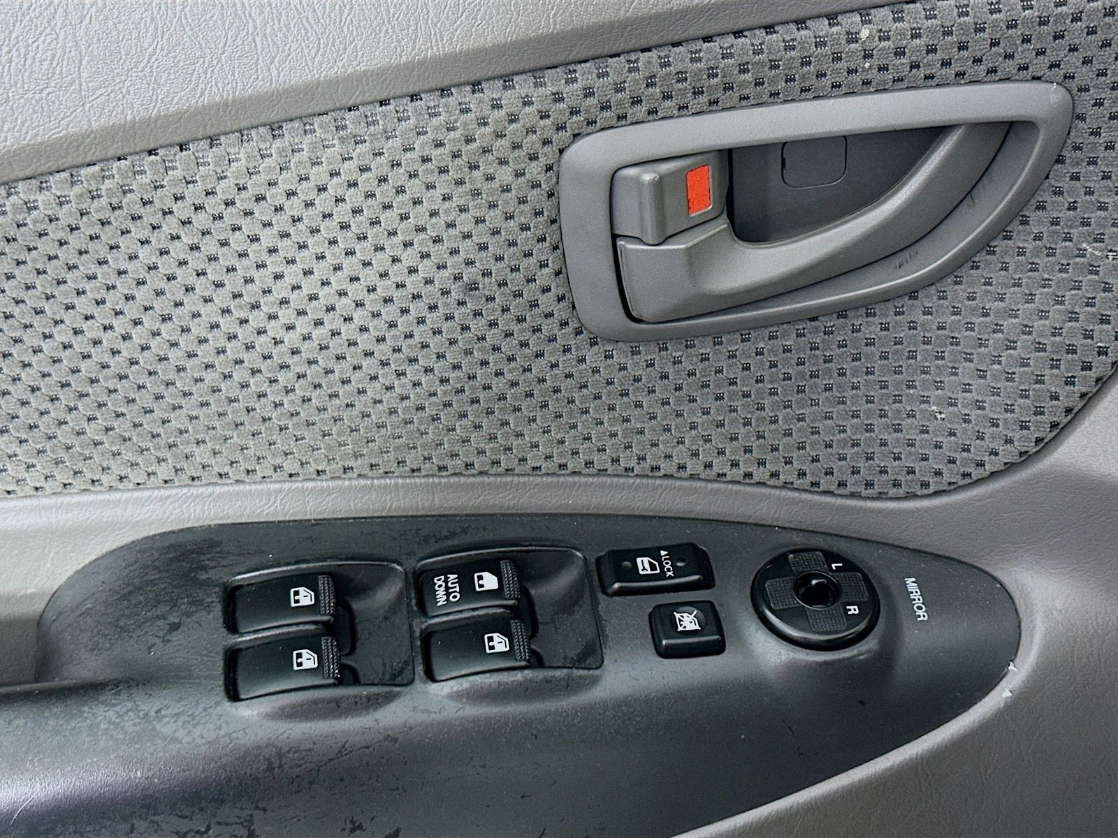 Used 2008 Silver Hyundai SE image 19