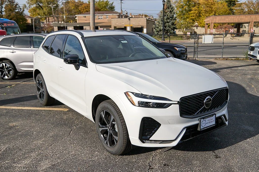 New 2026 Crystal White Volvo Core image 4
