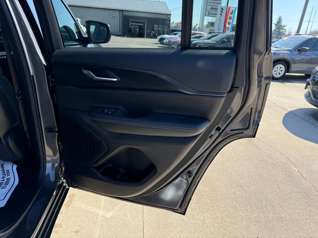 New 2026 Baltic Gray Metallic Clear-Coat Exterior Paint Jeep Laredo image 26