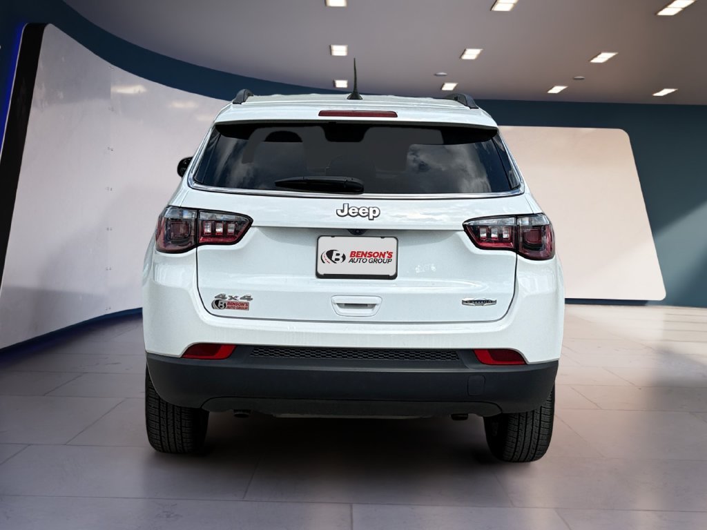 Used 2024 White Jeep Latitude image 4
