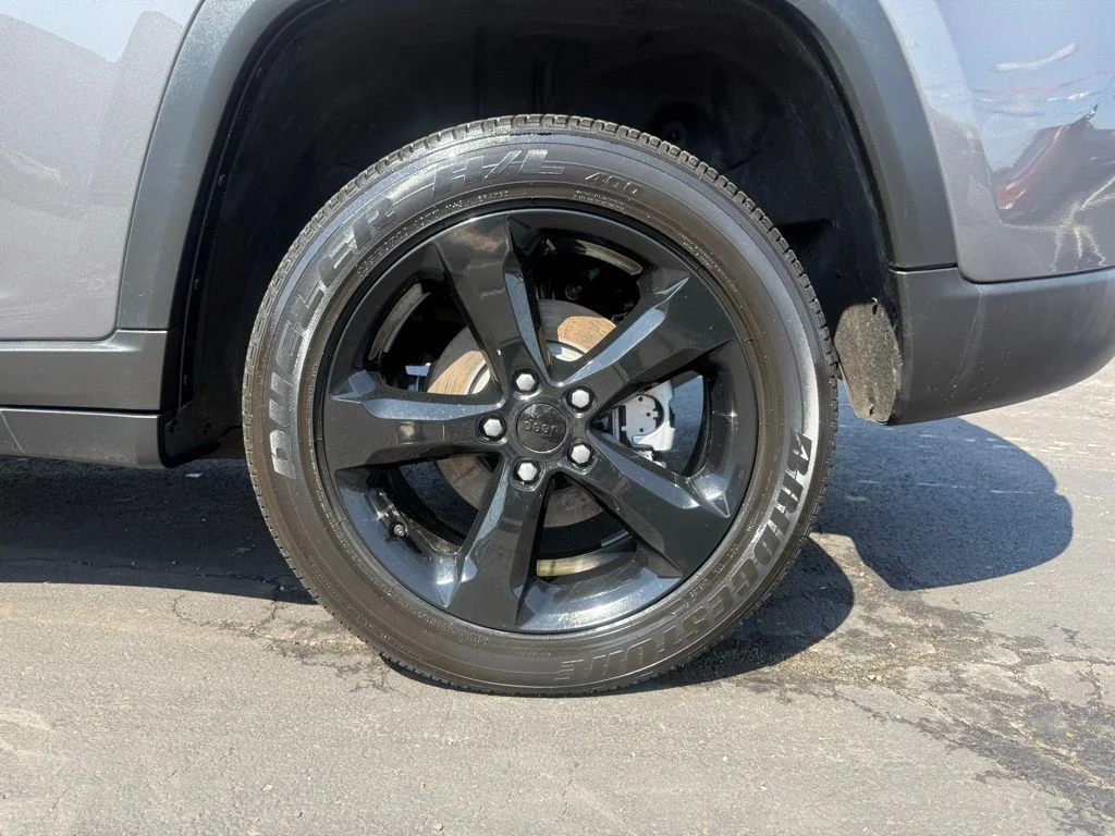 Certified Used 2024 Gray Jeep Altitude image 31
