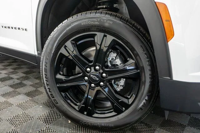 2027 Chevrolet Traverse LT - Photo 8