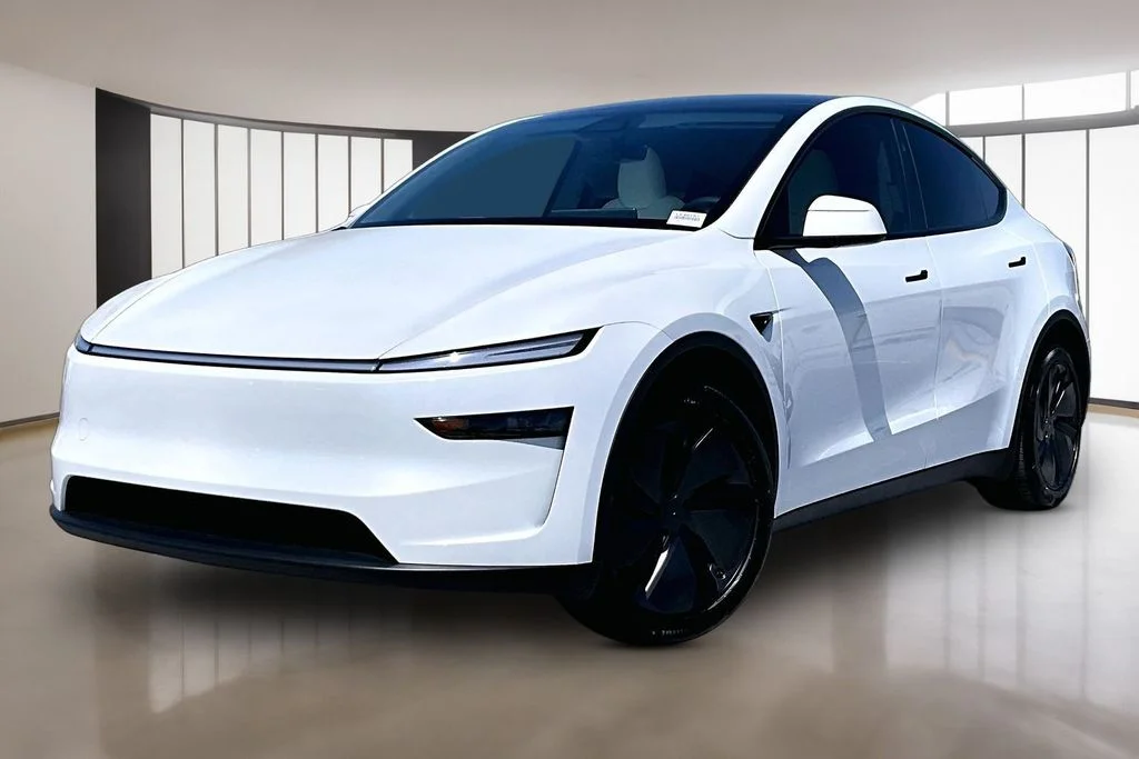 Used 2026 White Tesla Premium image 1
