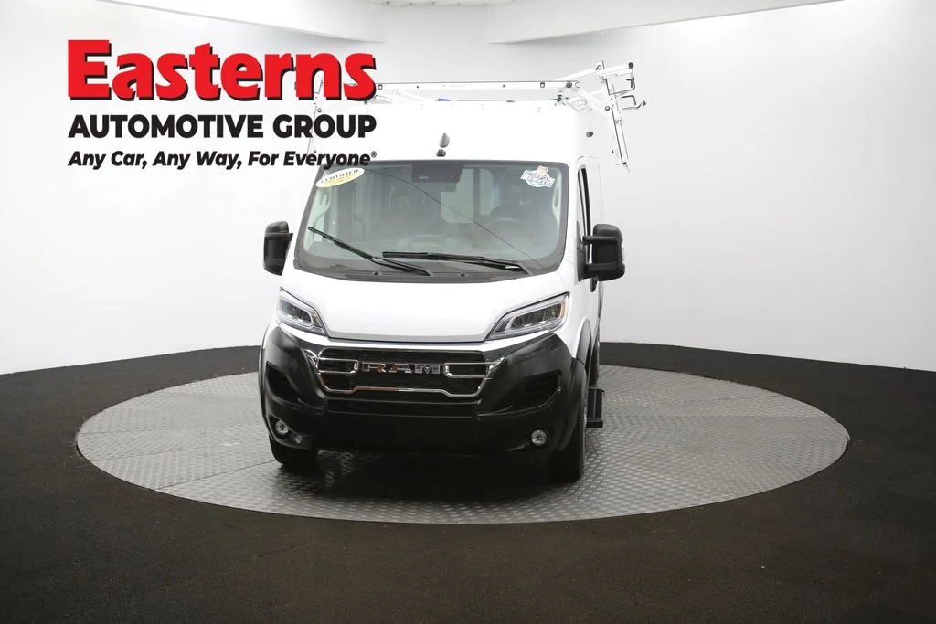 Used 2025 White Ram Base image 54