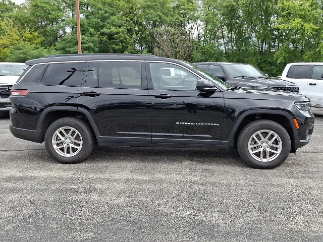 Used 2025 Black Jeep Laredo image 7